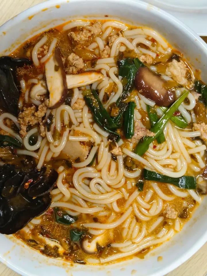 昆明小锅米线（视频在最后）