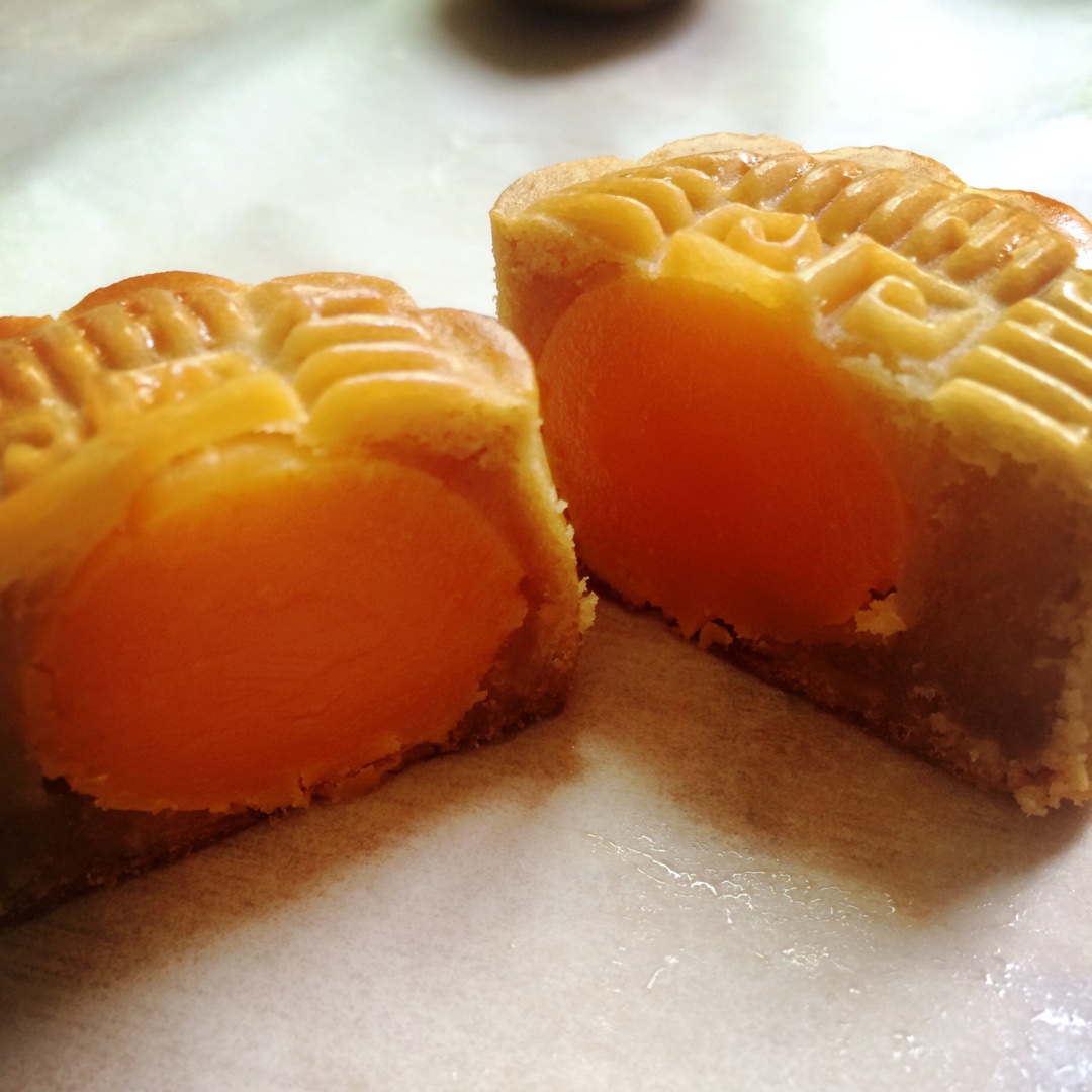 广式月饼——蛋黄莲蓉月饼