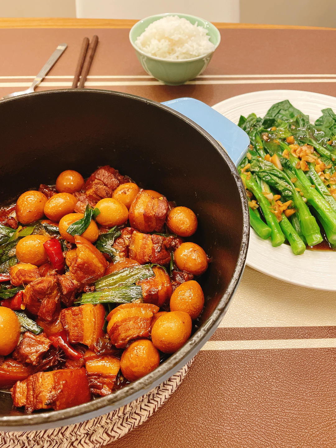 加了鹌鹑蛋后，这盘红烧肉，美味的逆天啦——鹌鹑蛋烧肉（孔瑶食谱）