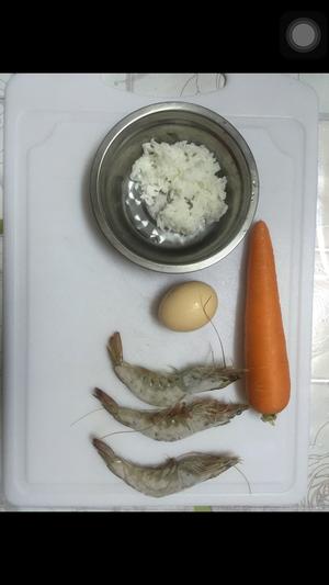 #麦子厨房#小红锅出品：宝宝午餐-鲜虾米饼的做法 步骤1