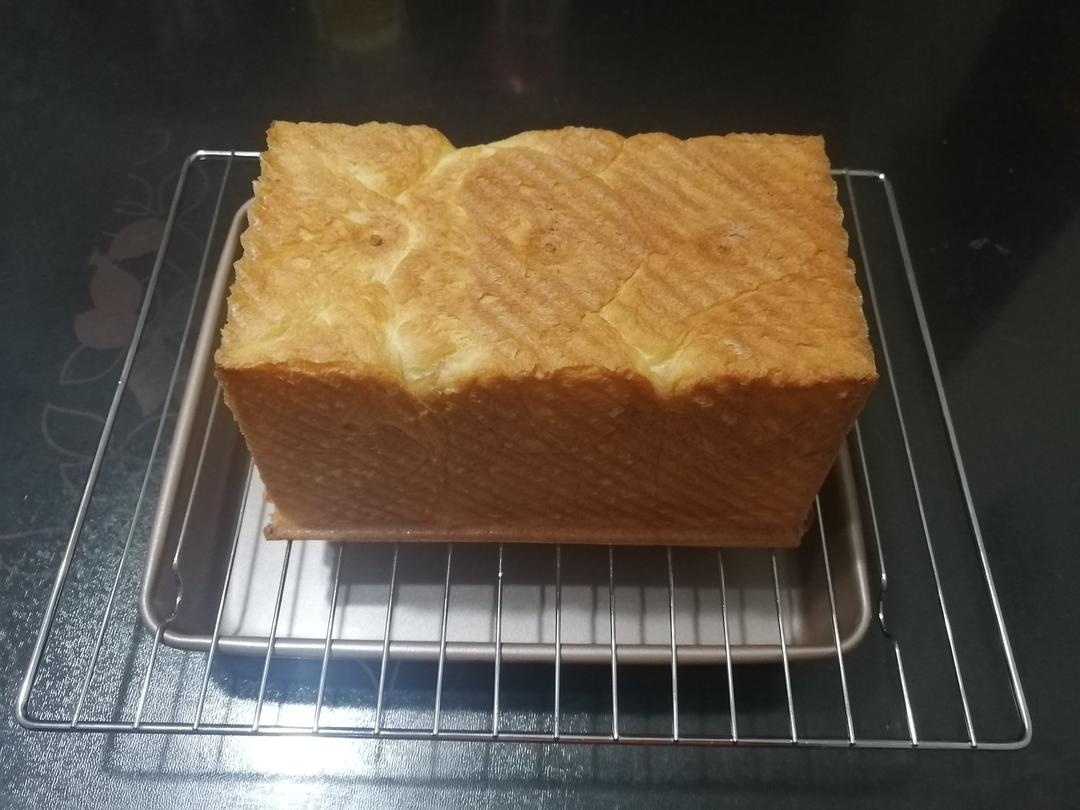 用烤箱自己做面包--手工牛奶吐司面包