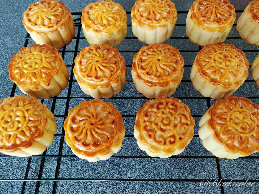 咸蛋黄肉松月饼