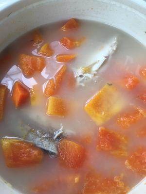 鲫鱼木瓜汤——下奶汤的做法 步骤1