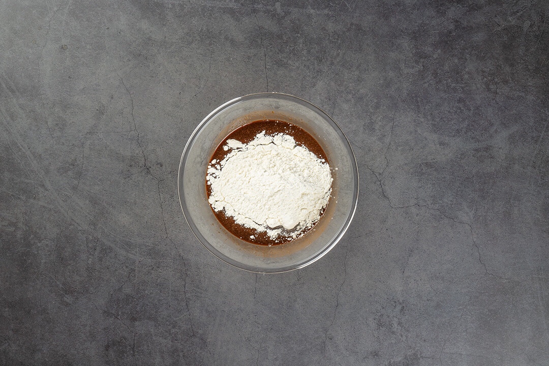 超级简单的电饭锅巧克力蛋糕的做法 步骤4