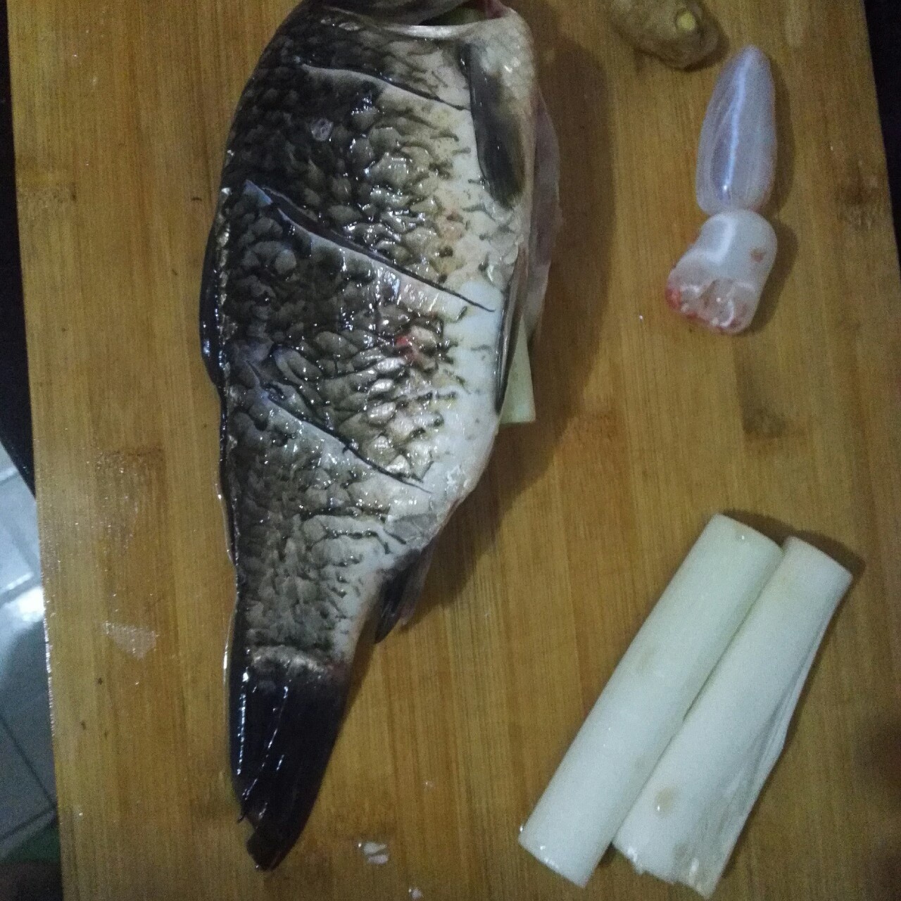 豆腐蘑菇炖鲫鱼