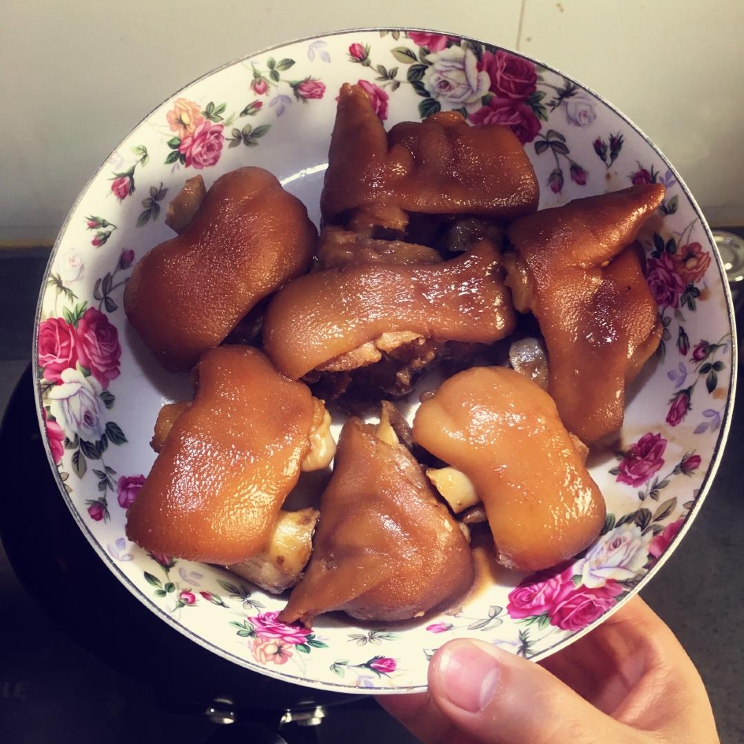 美味的家常菜：红烧猪蹄