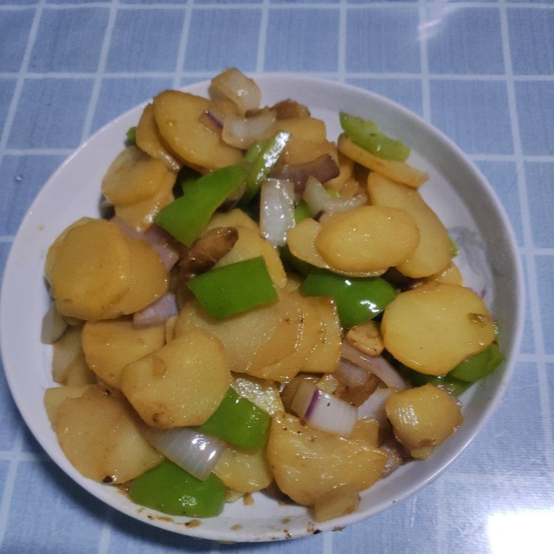 今天分享一款洋葱炒土豆片！好吃下饭，做法简单