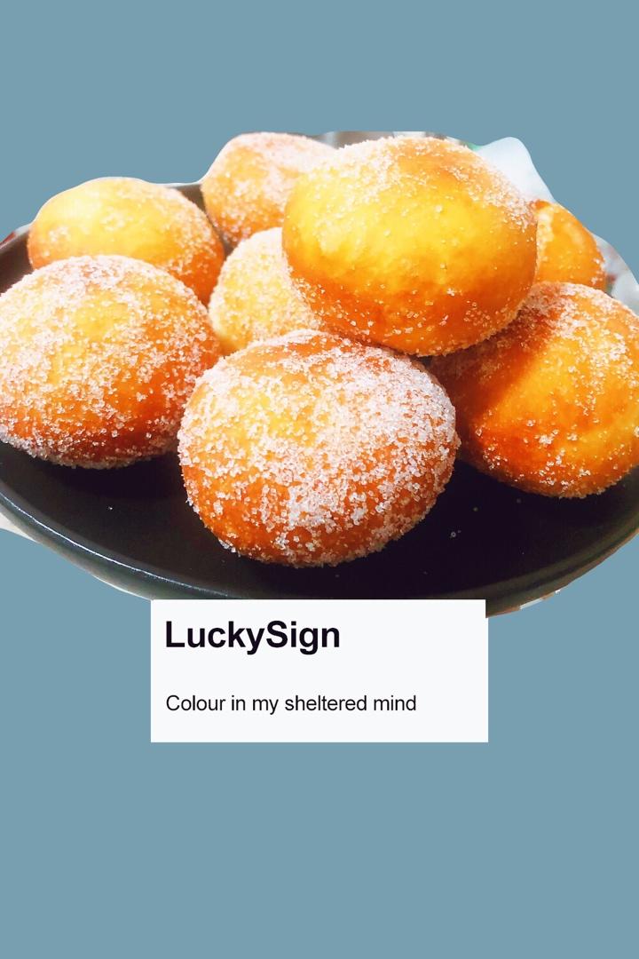 好吃到哭泣的甜甜圈VANILLA CREAM-FILLED DOUGHNUTS