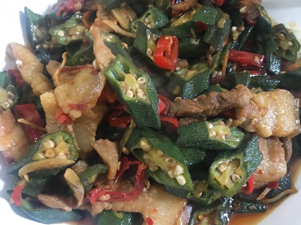超级下饭的秋葵小炒肉
