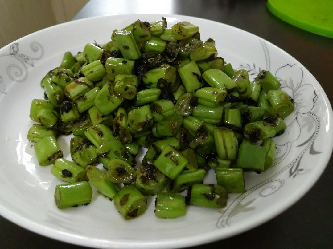 【橄榄菜四季豆拌面】