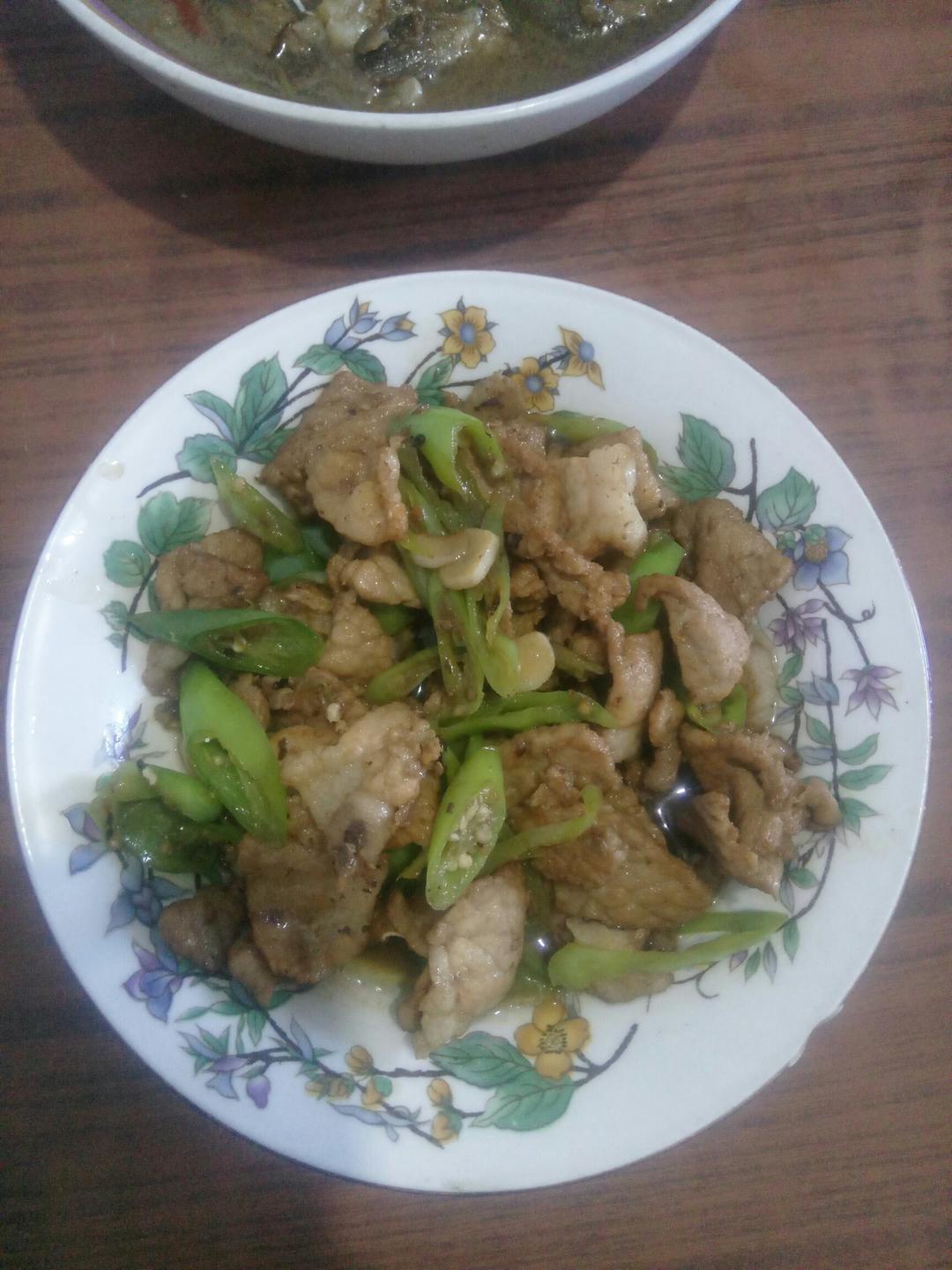 农家小炒肉【记忆中勾魂的油汤】