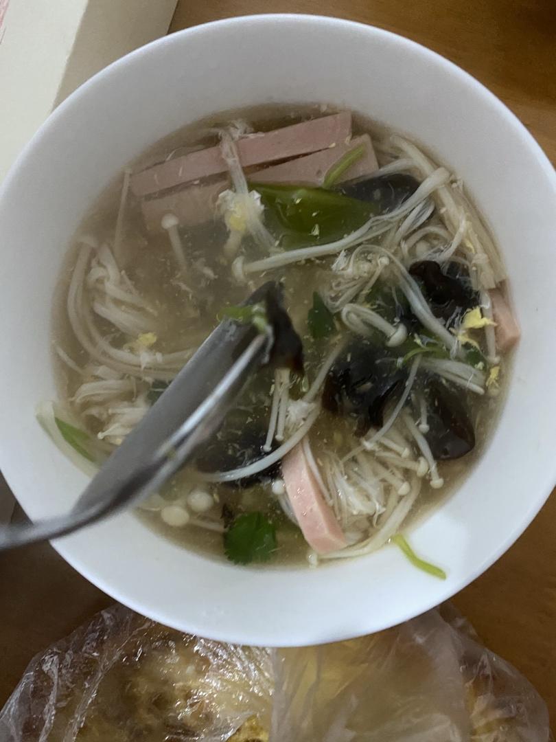 金针菇火腿丝酸辣汤