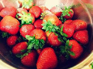 夏天一碗草莓酱（快手版）的做法 步骤1