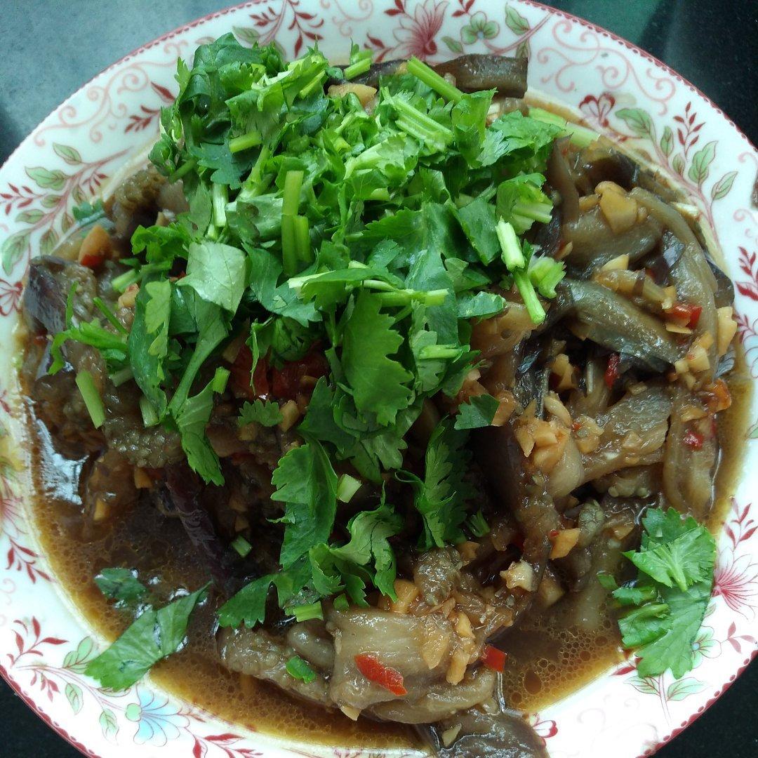 蒜泥拌蒸茄条