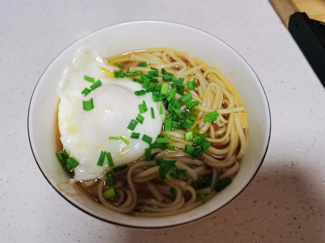 荷包蛋清汤面