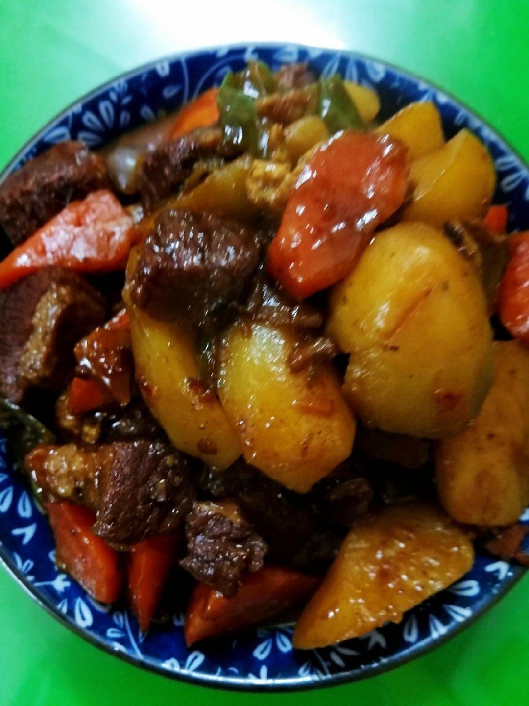 胡萝卜土豆烧牛腩