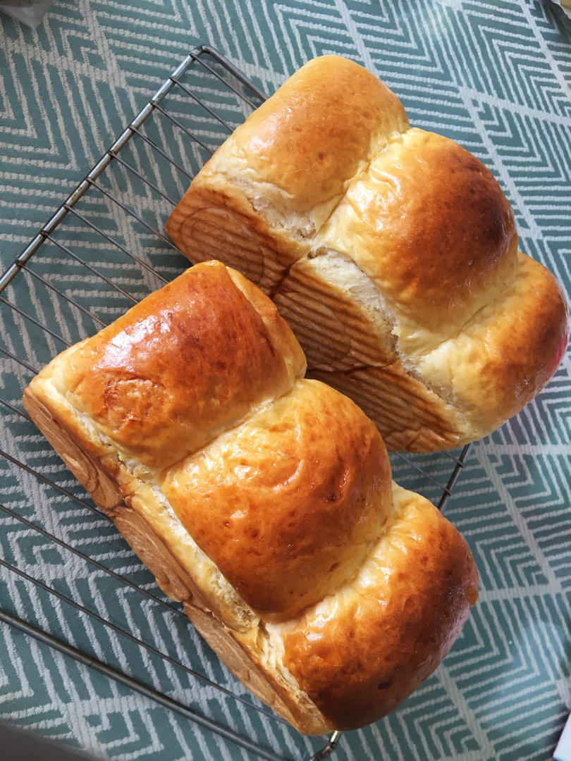 浓香淡奶油吐司强烈推荐！爱长个儿的软胖子，看它在烤箱里疯长心理极度舒适