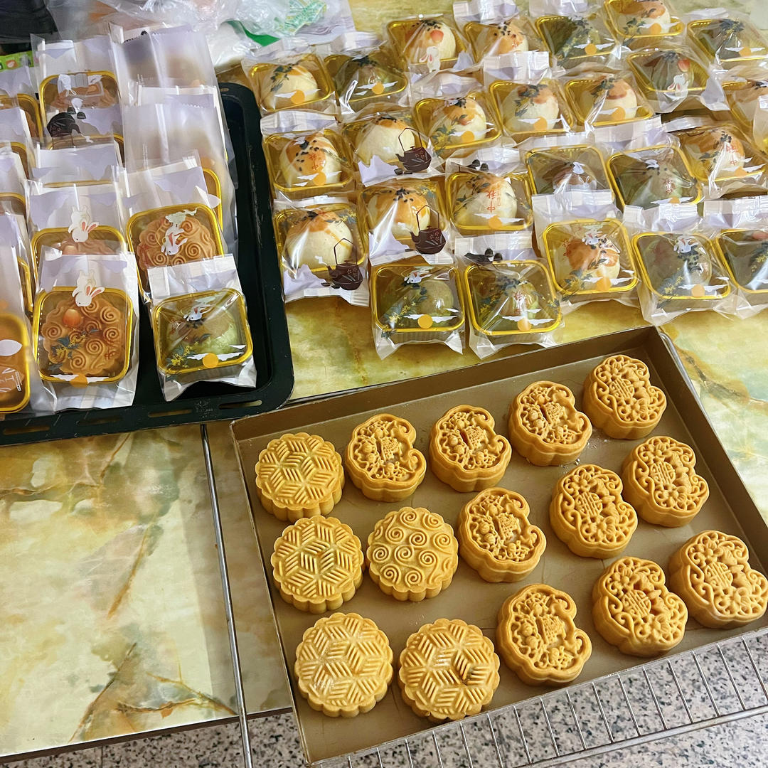 广式莲蓉蛋黄月饼/久吃不厌的经典组合