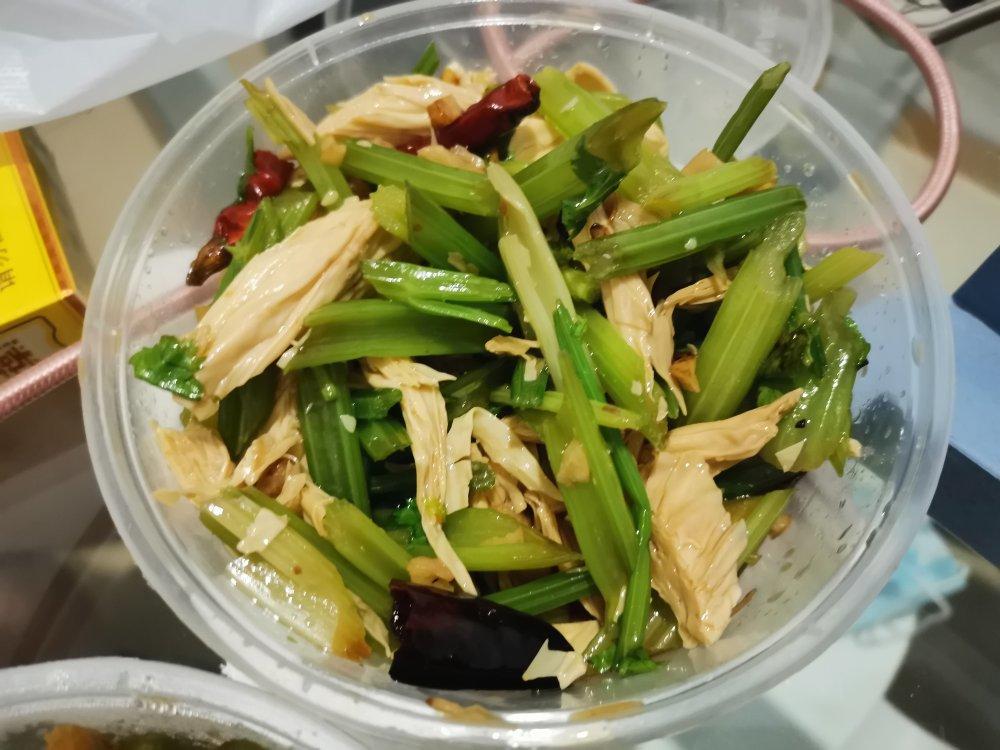 快手凉菜:凉拌腐竹芹菜