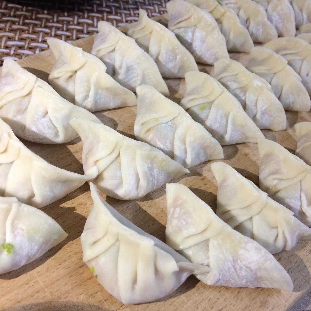 芹菜胡萝卜猪肉水饺