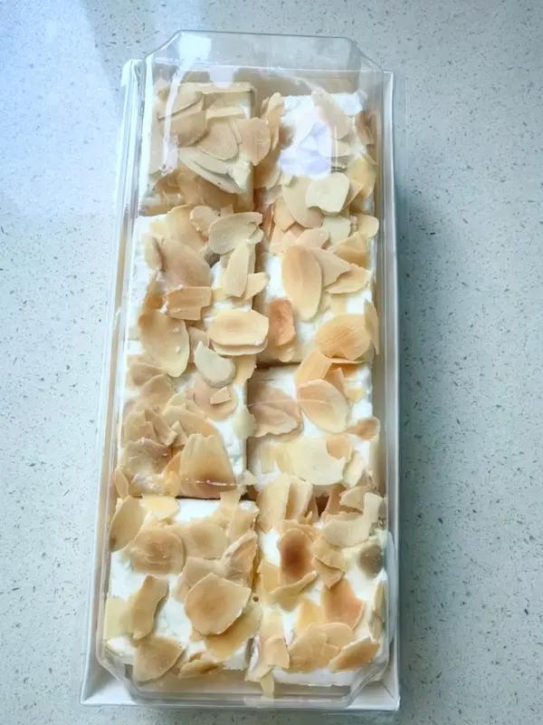 咸奶油杏仁蛋糕卷