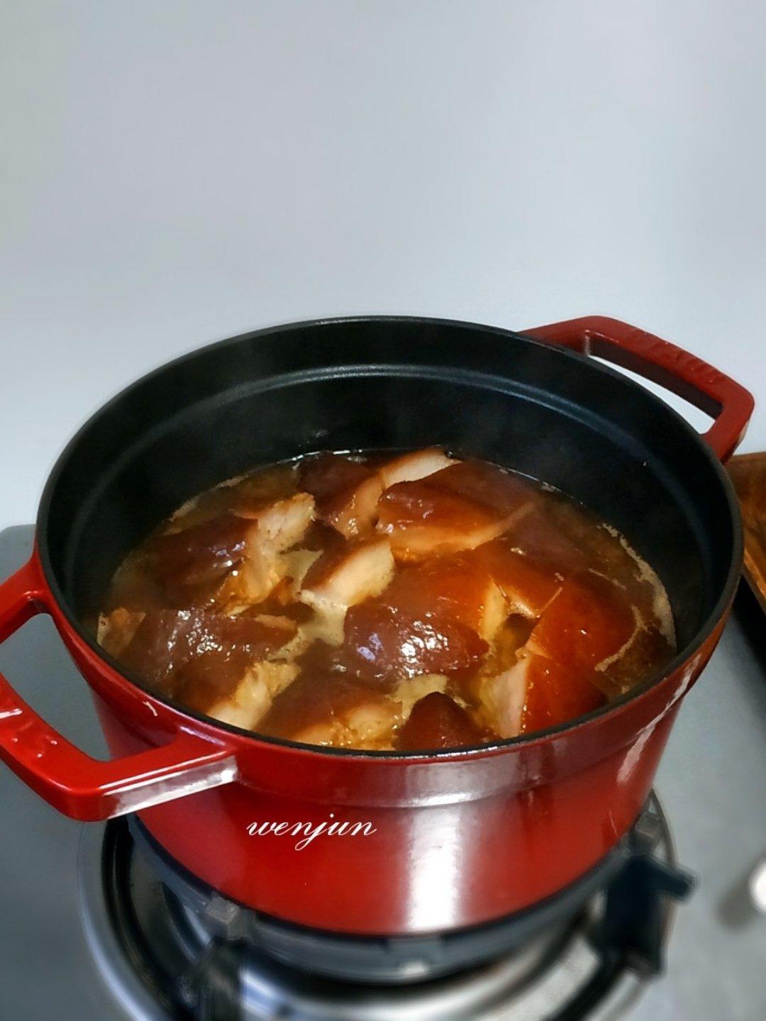 浓油赤酱炖蹄髈