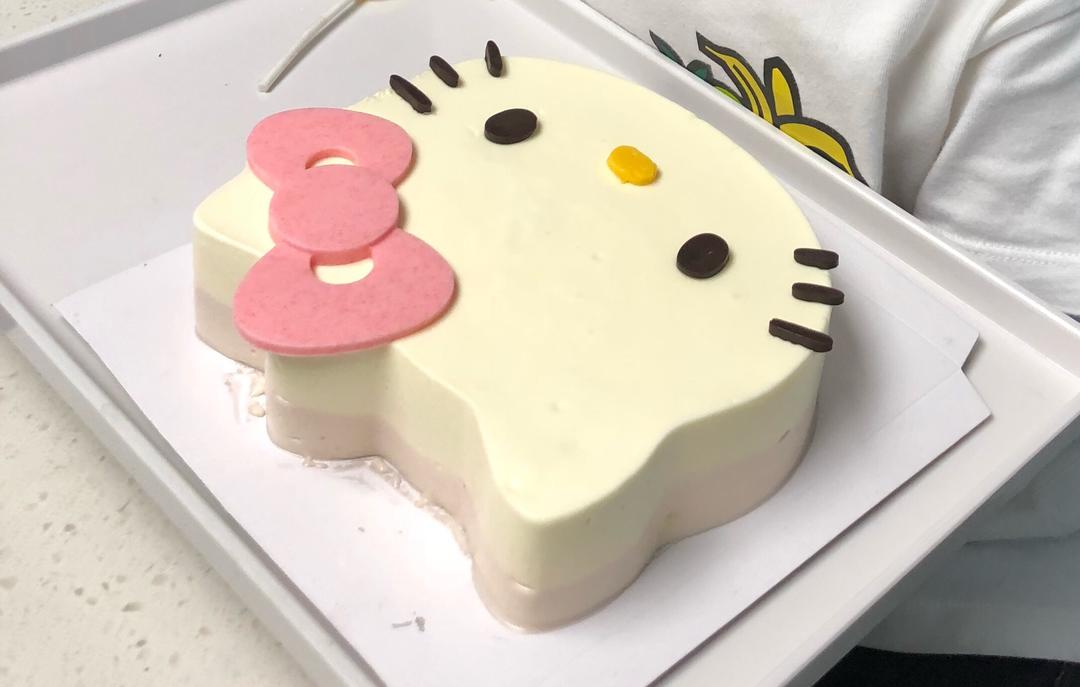 Hello Kitty双色慕斯的做法