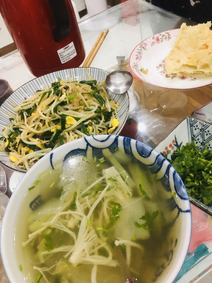 家庭版炒合菜【绿豆芽粉条炒鸡蛋】
