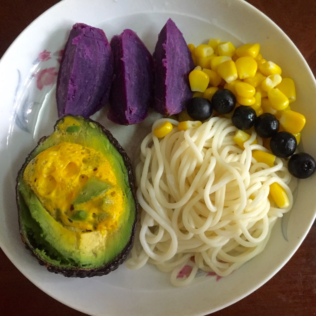 牛油果烤鸡蛋