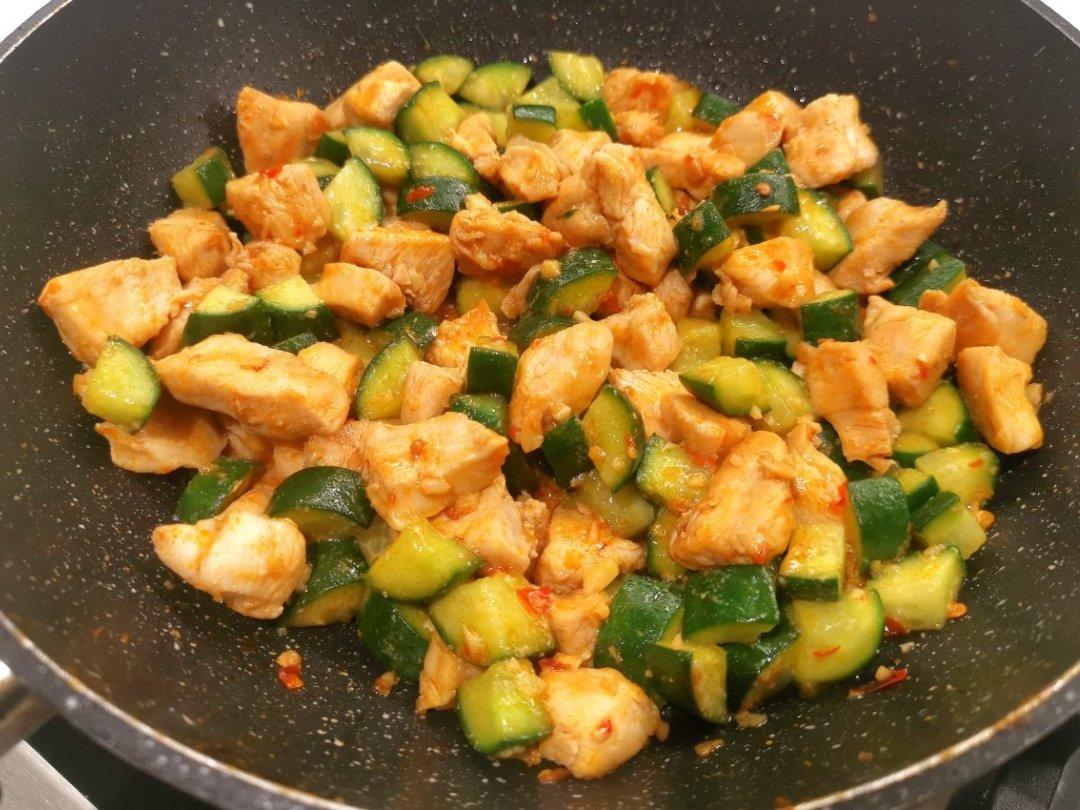 好吃不胖‼️低脂低热量 超简单青瓜炒鸡胸肉