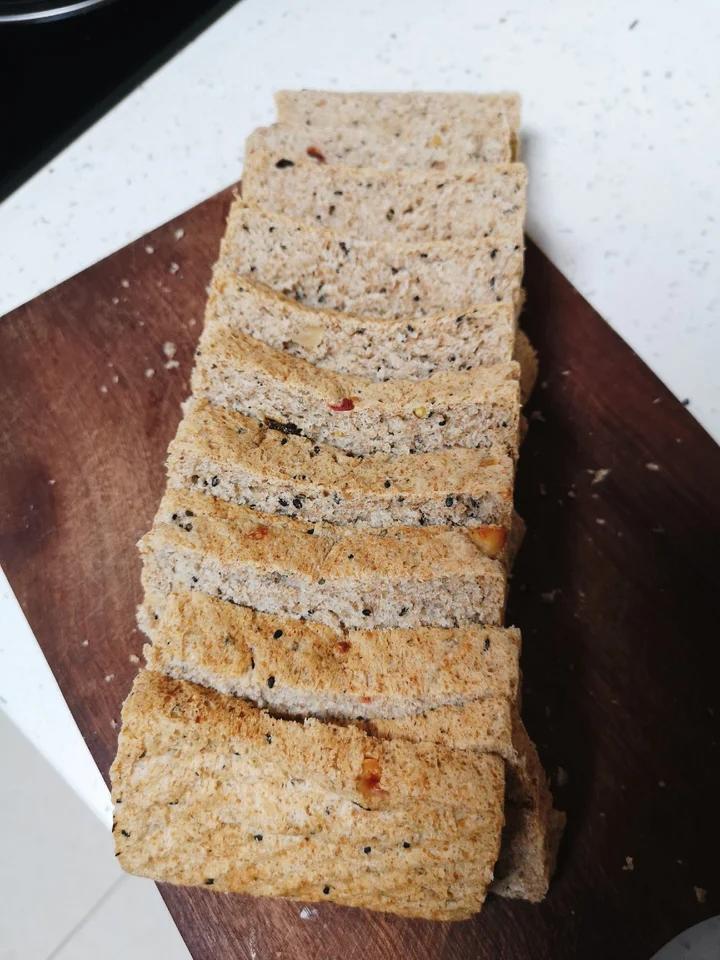 全麦黑芝麻核桃吐司