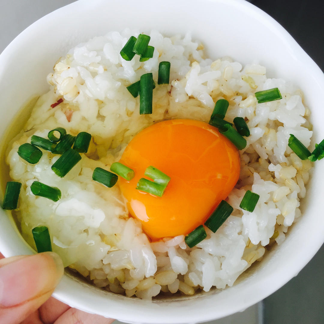 菟小菡养兔兔不容易做的生鸡蛋盖饭