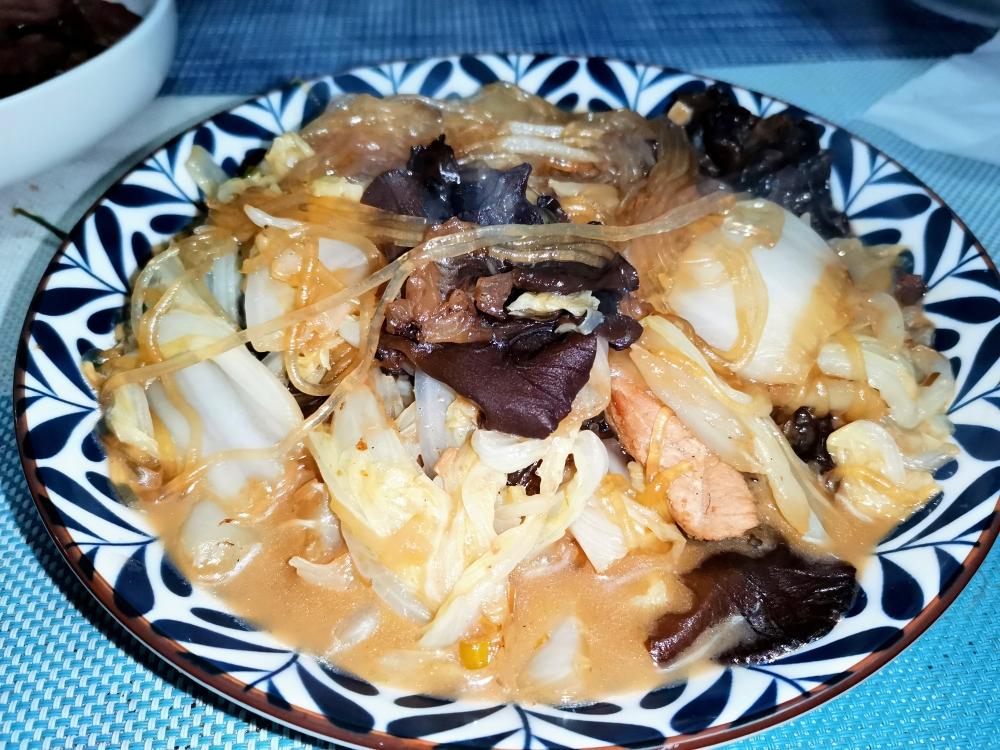 酸辣白菜木耳的做法