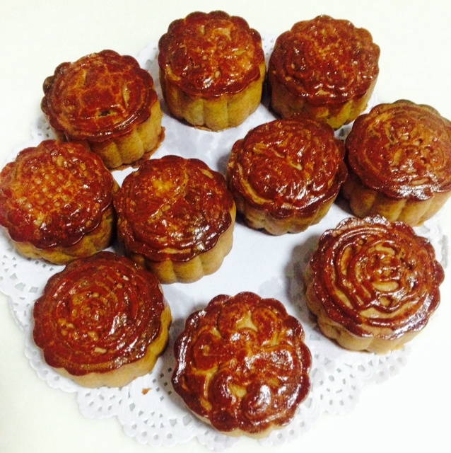 广式蛋黄莲蓉月饼