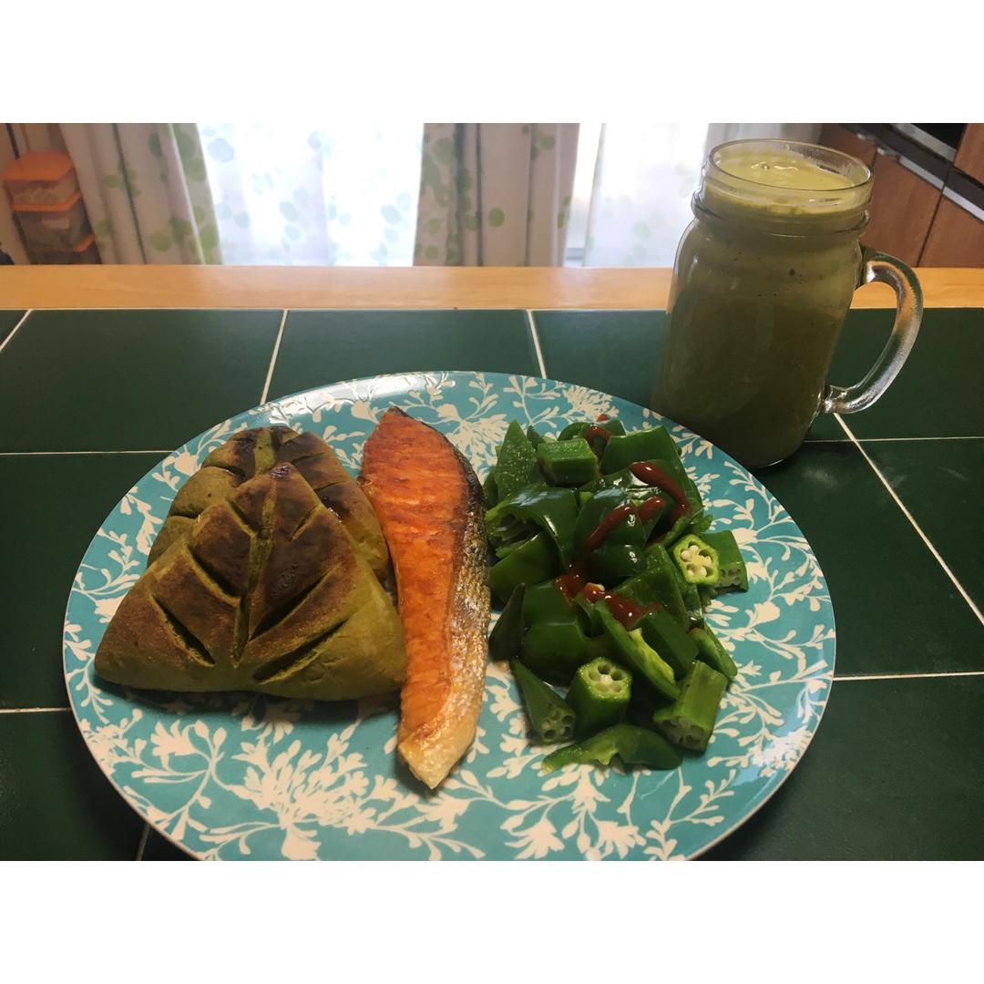 【健康零食】牛油果抹茶奶昔