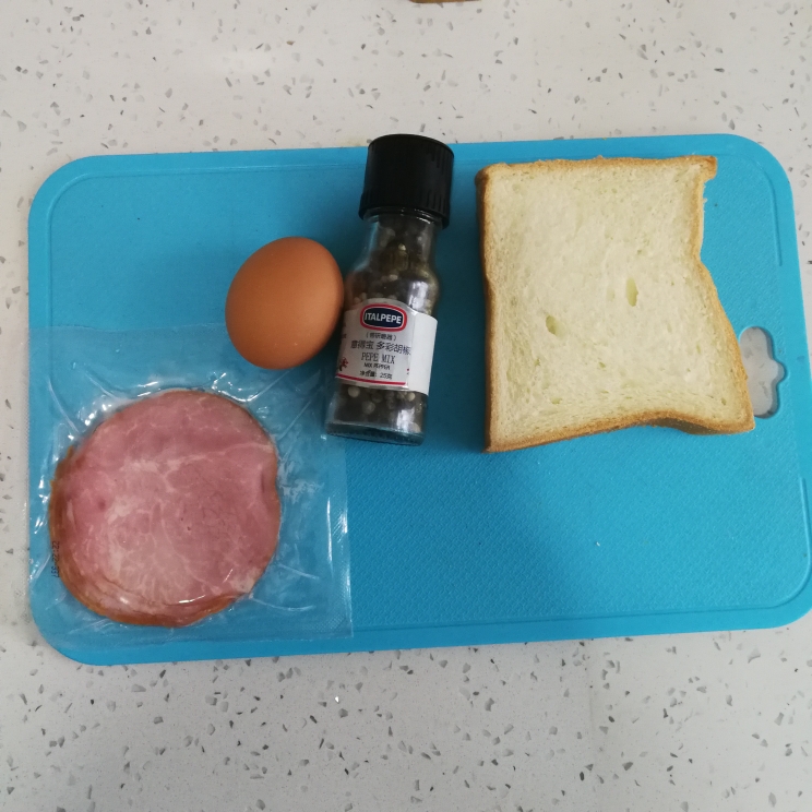 【一人食】快手早餐火腿煎蛋吐司的做法 步骤1
