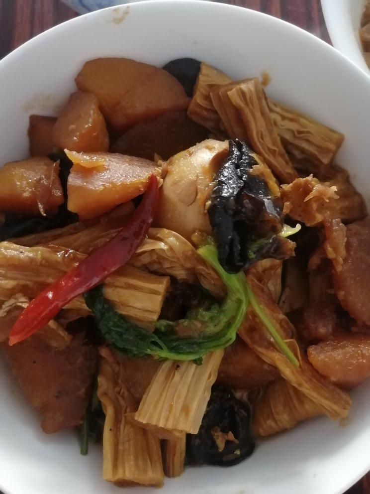 红烧土豆香菇腐竹