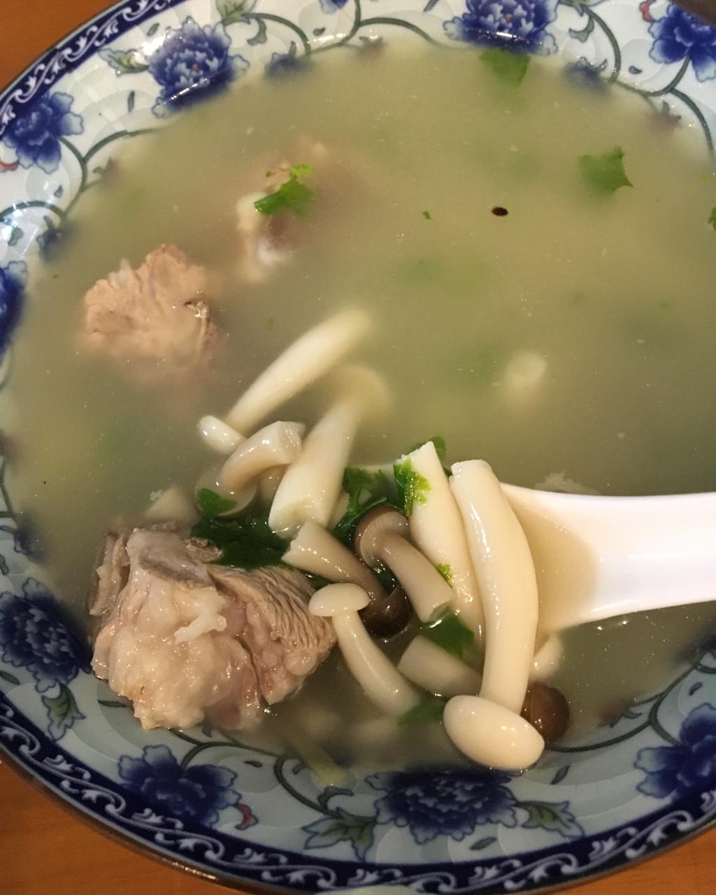 杂骨菌菇汤