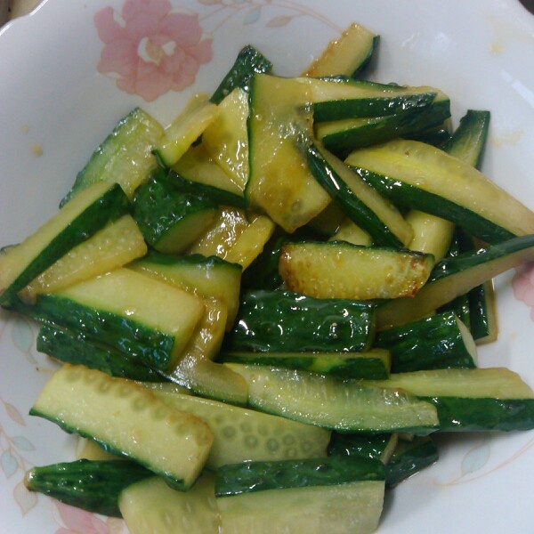 地雷哥做的炝炒黄瓜条