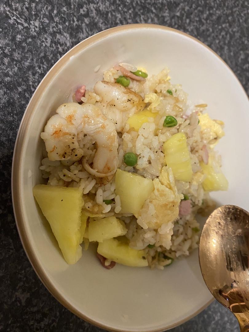 虾仁菠萝炒饭