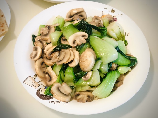 素食之白蘑菇炒青菜，浓香入味，口感细腻