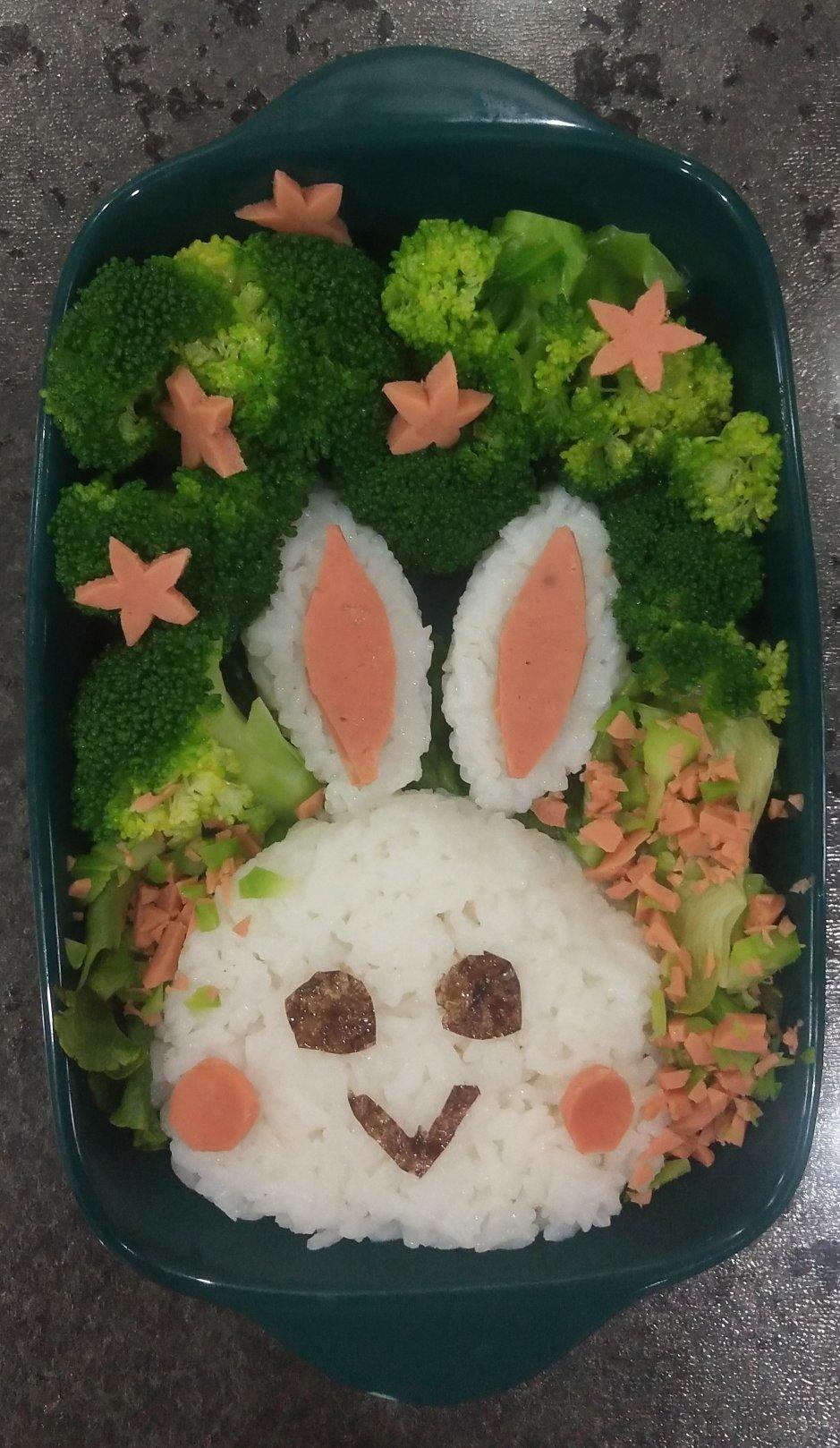 咕噜噜的大火锅做的波点耳朵小兔便当