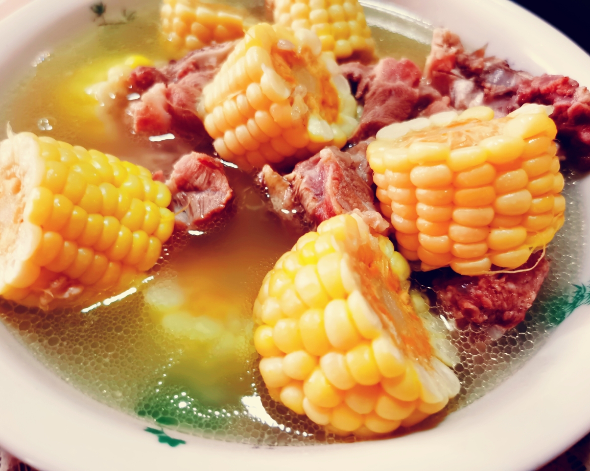 玉米杂排汤一营养健康又美味，清香肉不腻的做法