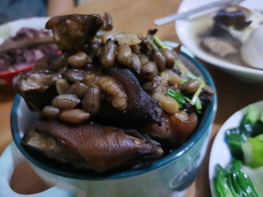 经典粤菜：花生猪脚煲