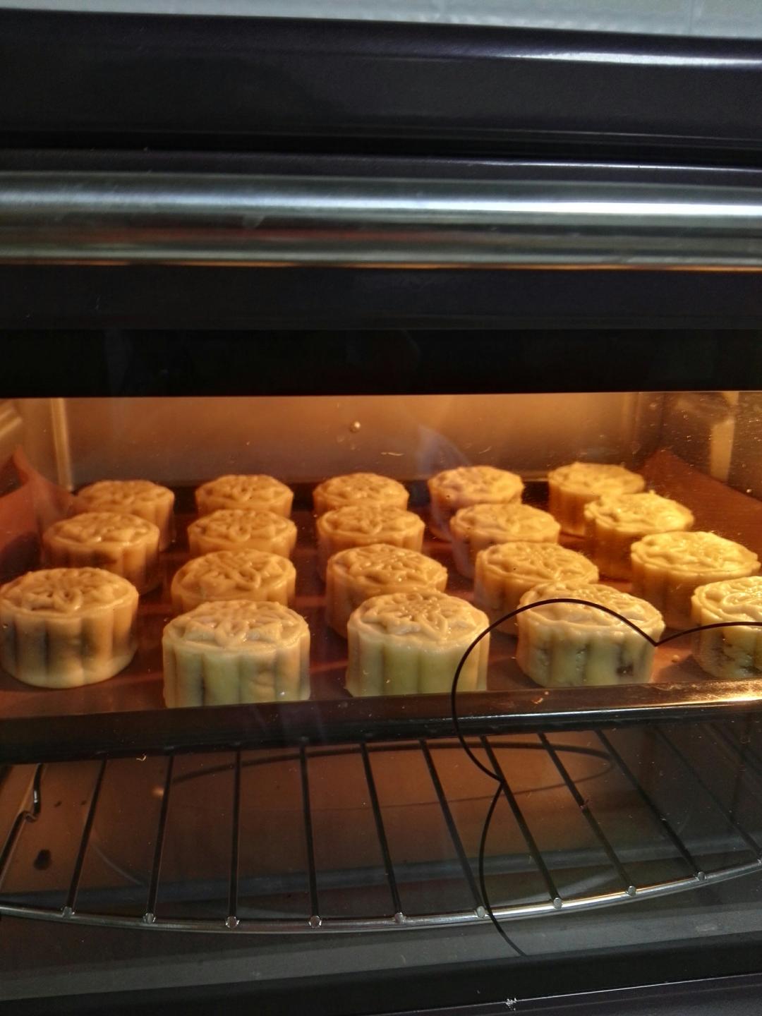 广式月饼——蛋黄莲蓉月饼