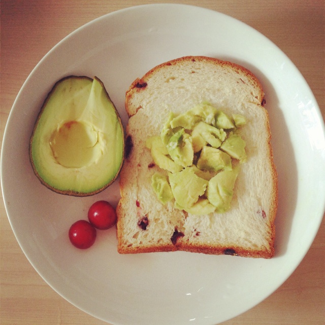 牛油果酱抹面包