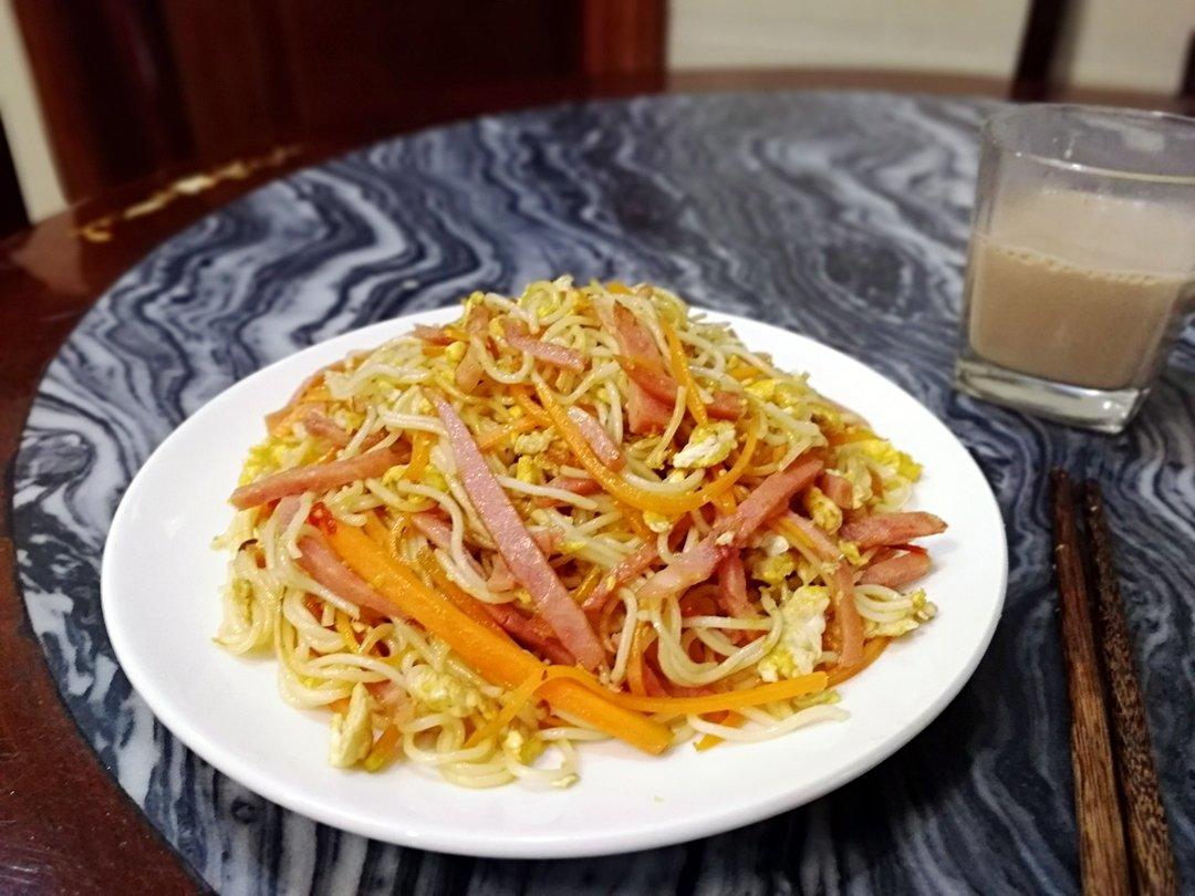 路边摊风味炒方便面