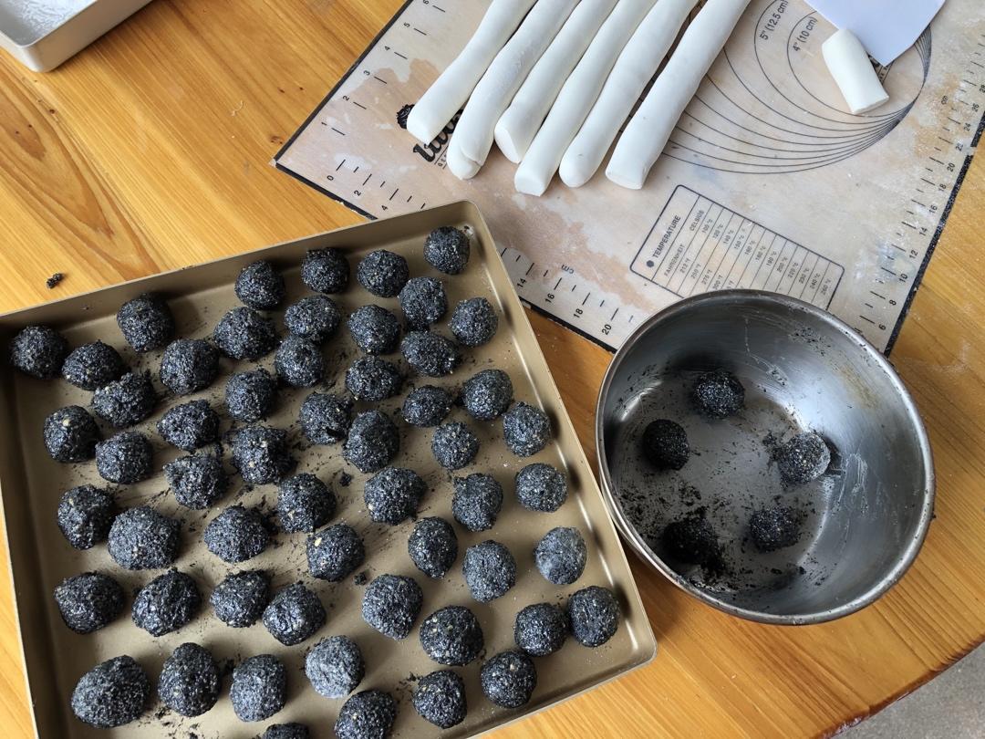 花生黑芝麻汤圆