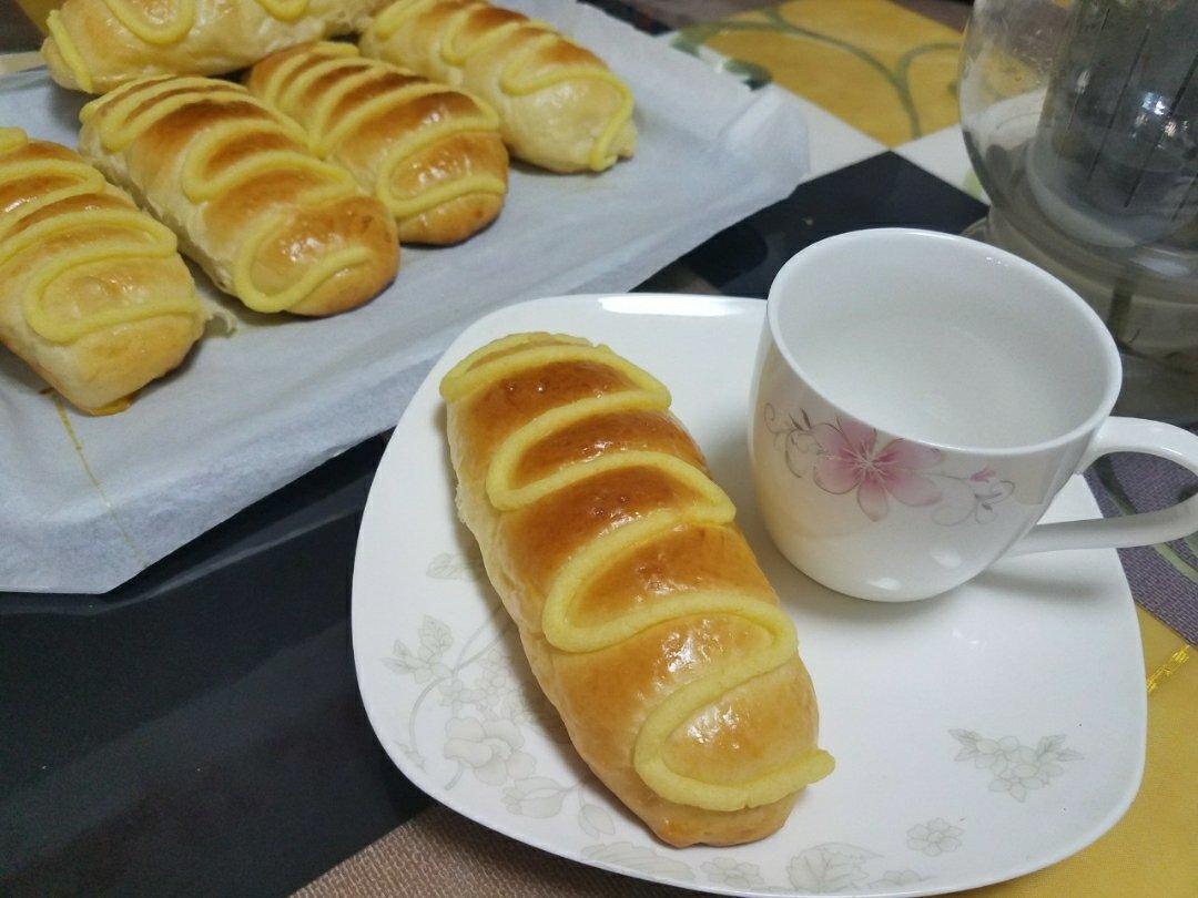 面包房里最受欢迎的毛毛虫面包