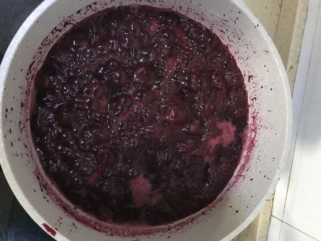 应该全网最快剥杨梅的方法！只要一小时就可以熬好杨梅果酱！